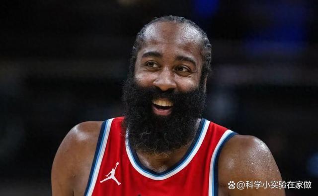 上海队轻取青岛队，哈登点燃赛场