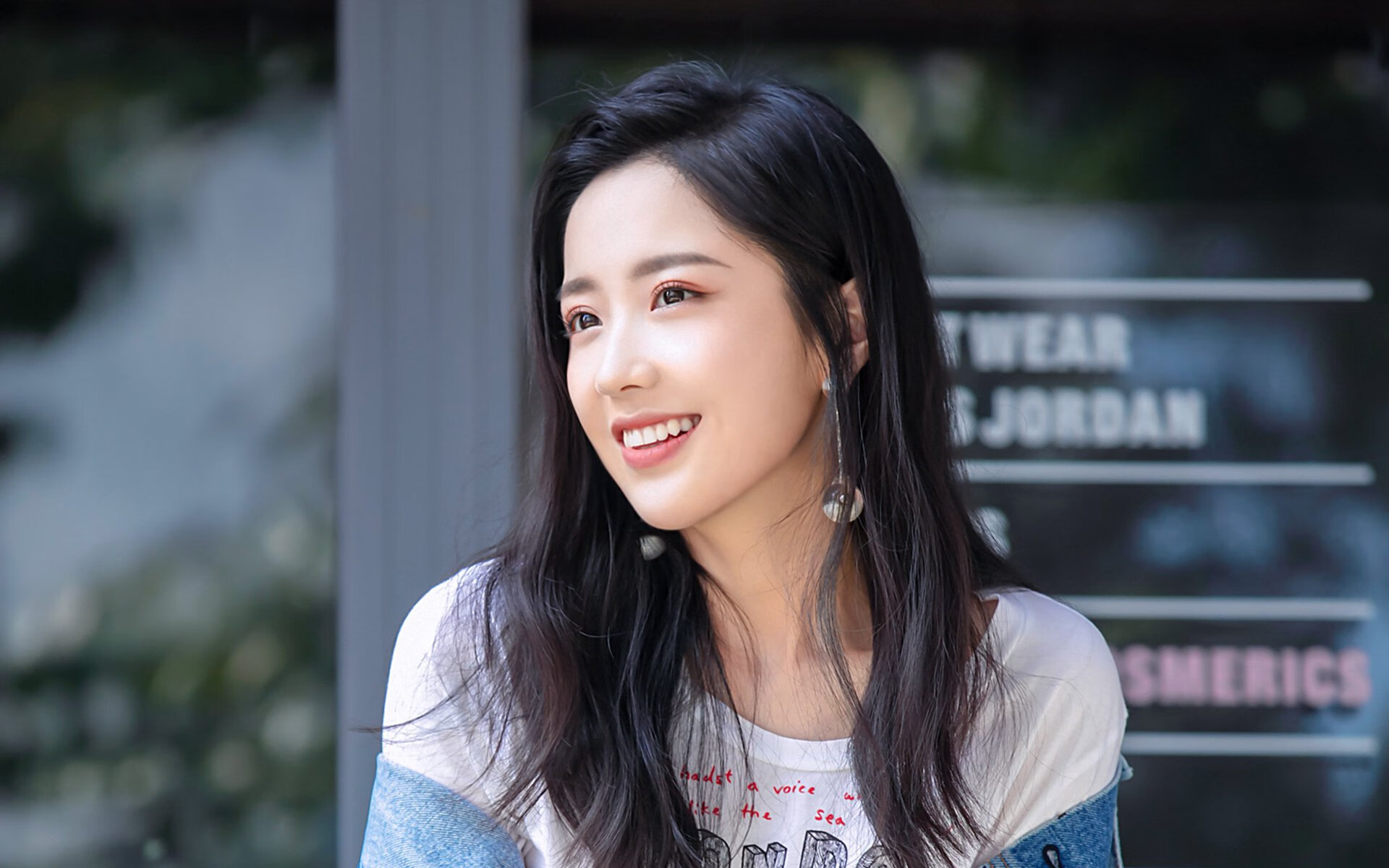 神剧本与沉默的变量，赢球的两种面孔