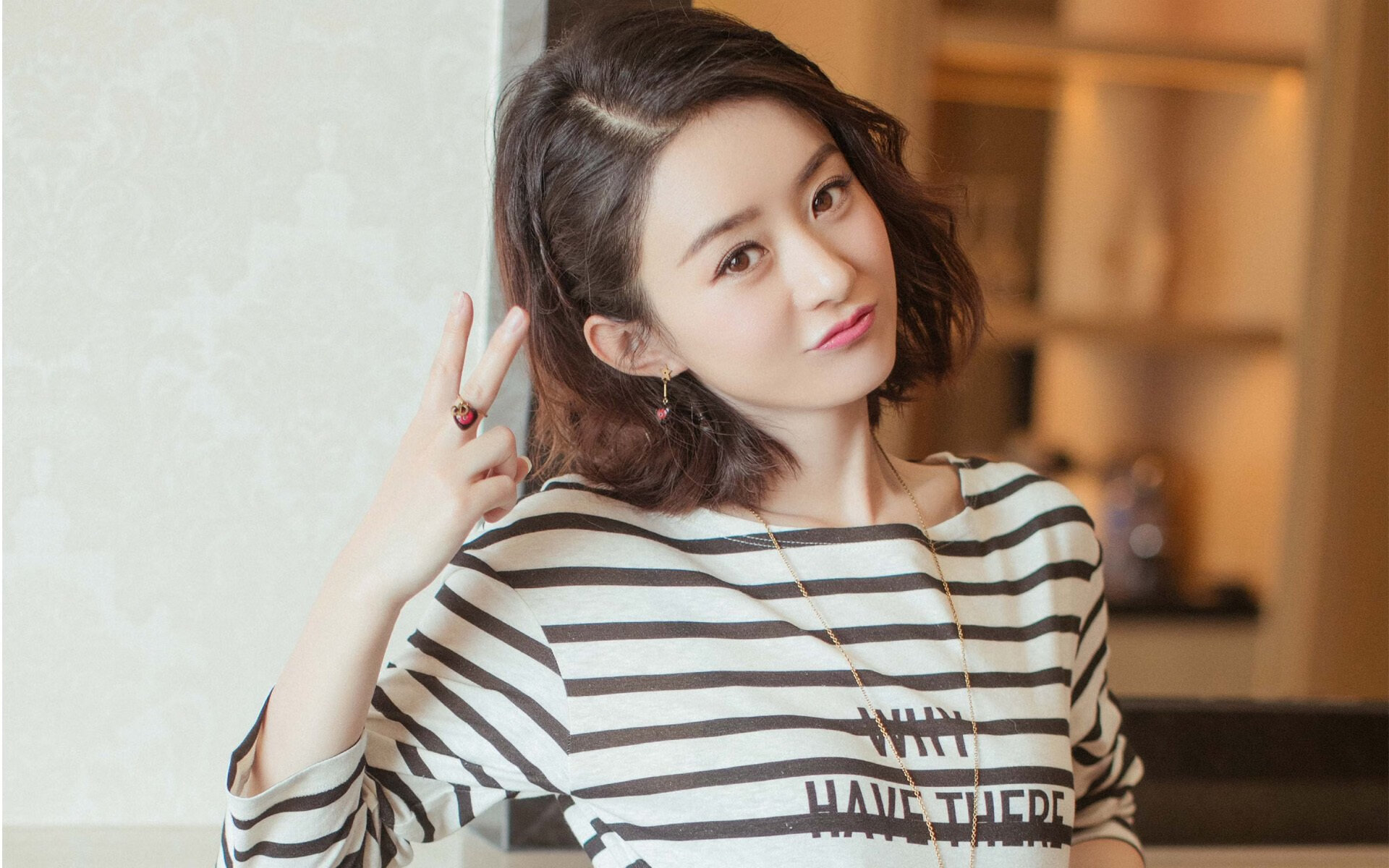 凌晨四点的对决，当绿茵场遇见篮球馆