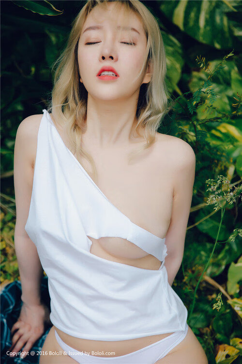 莱万多夫斯基，那个在塞尔维亚与哥斯达黎加之战中，被租借来的救世主当神降临A组，2026世界杯，莱万那身不属于自己的红白战袍）